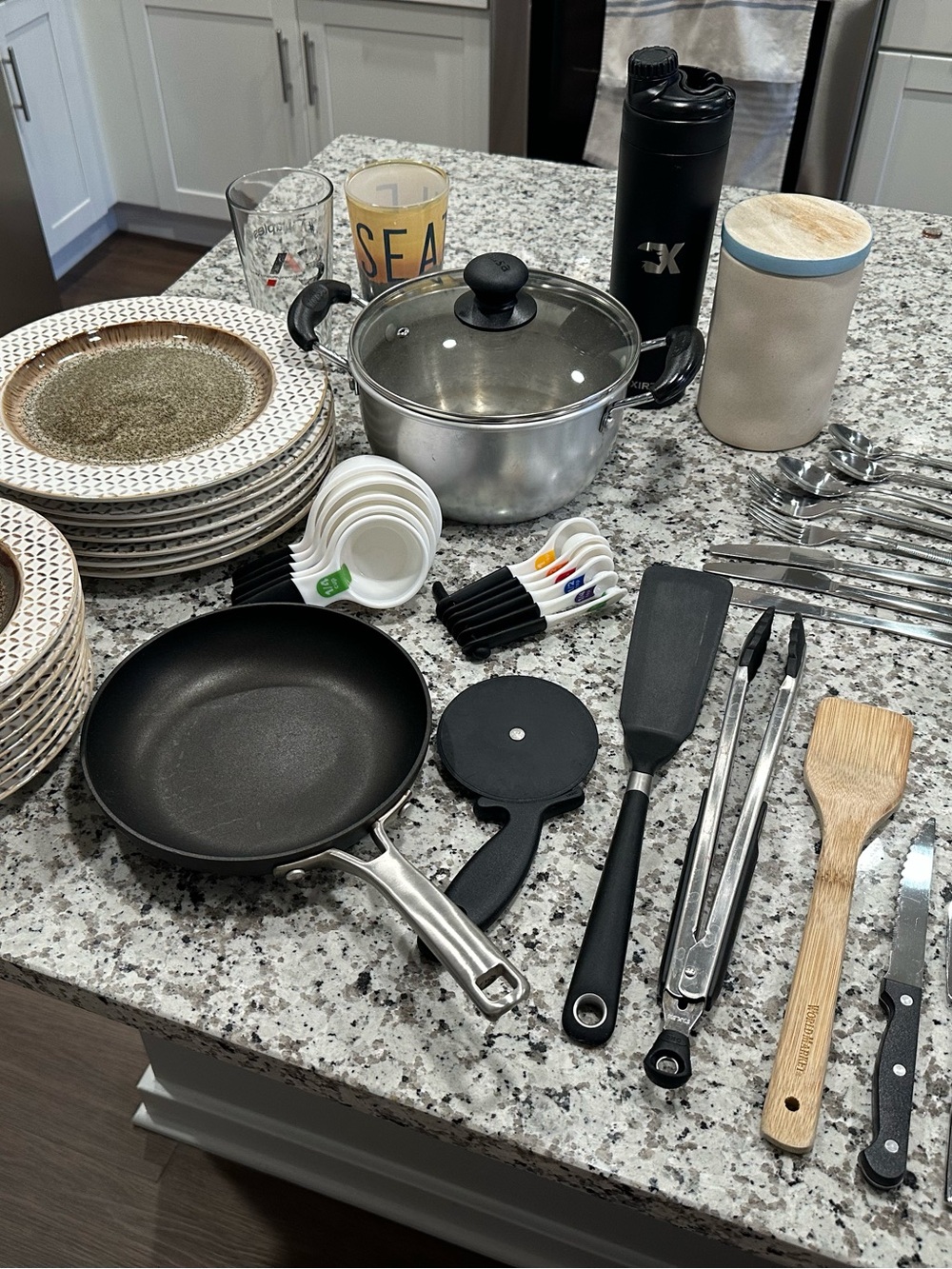 52 Piece Kitchenware Set